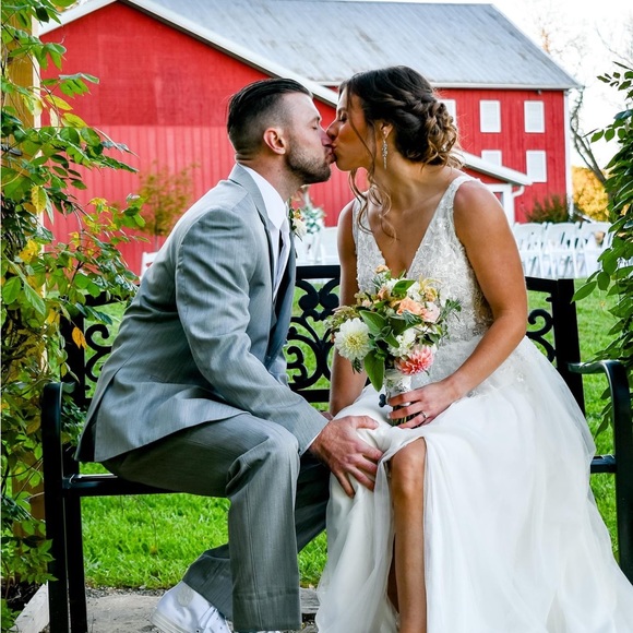 Wedding dress - Picture 3 of 3